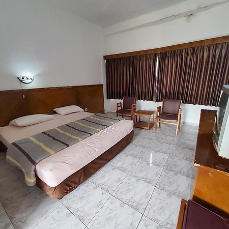 Hotel Kumala Samudra Cikakak Eksteriør billede
